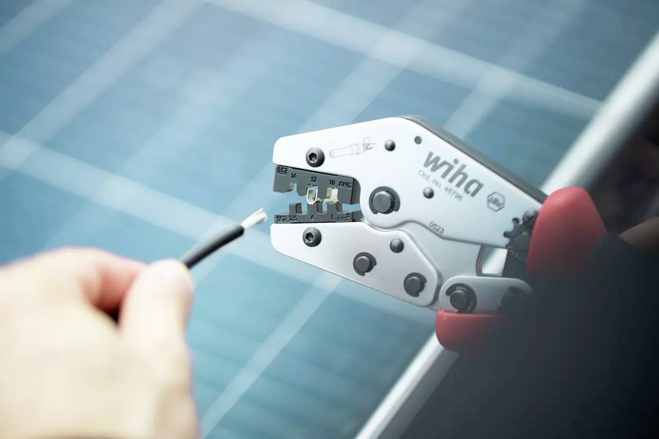 Wiha MC4 45796 Crimpzange 1 Stück Photovoltaik-Verbinder, Solar-Steckverbinder 2.5 bis 6mm²