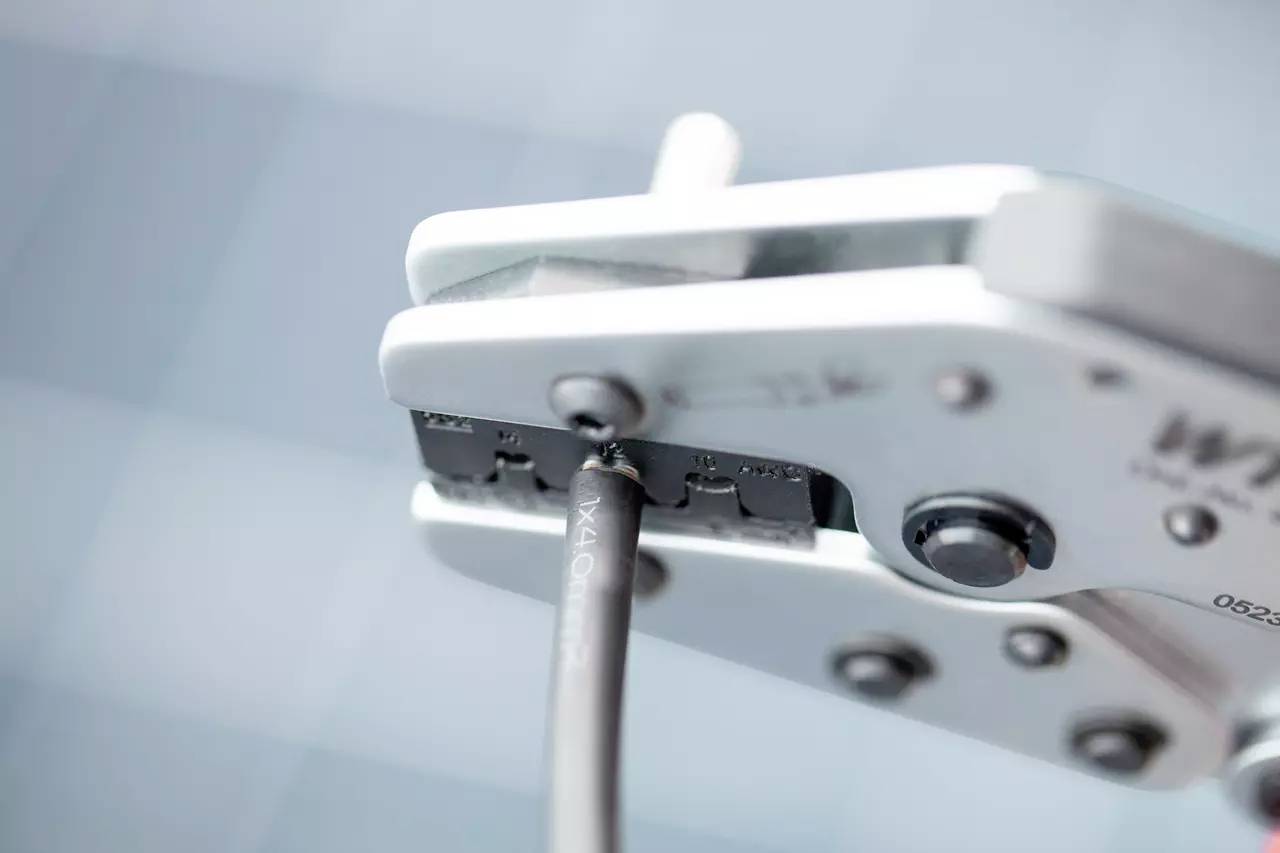 Wiha MC4 45796 Crimpzange 1 Stück Photovoltaik-Verbinder, Solar-Steckverbinder 2.5 bis 6mm²