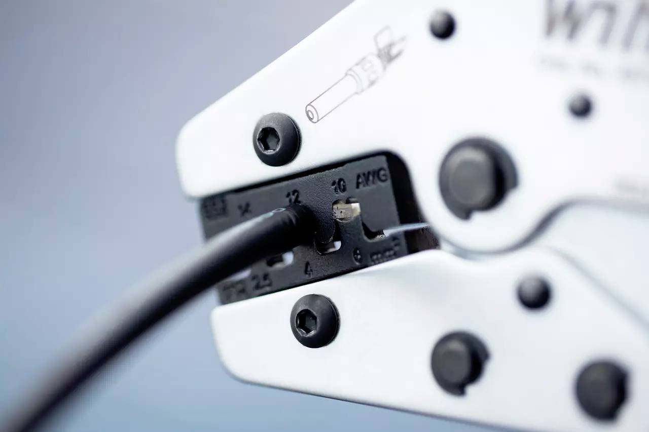 Wiha MC4 45796 Crimpzange 1 Stück Photovoltaik-Verbinder, Solar-Steckverbinder 2.5 bis 6mm²