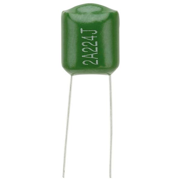 Grüner elektronischer Kondensator mit zwei Anschlüssen, auf dem '2A224J' steht.