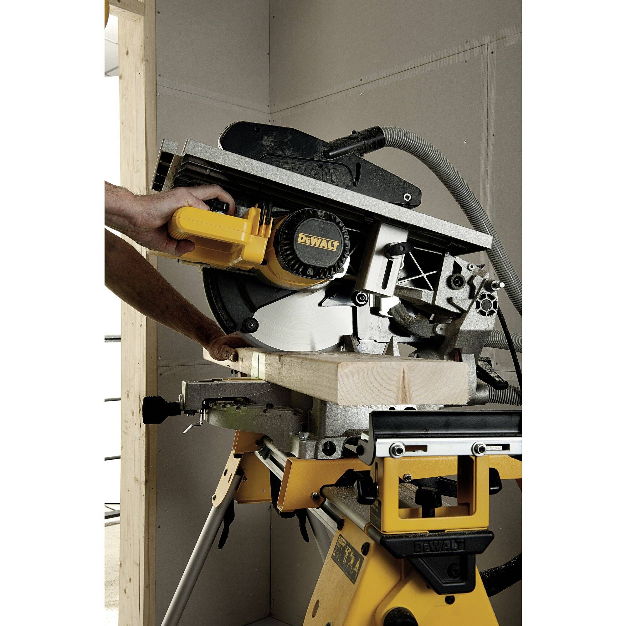 DEWALT Kapp-, Gehrungs- und Tischkreissäge