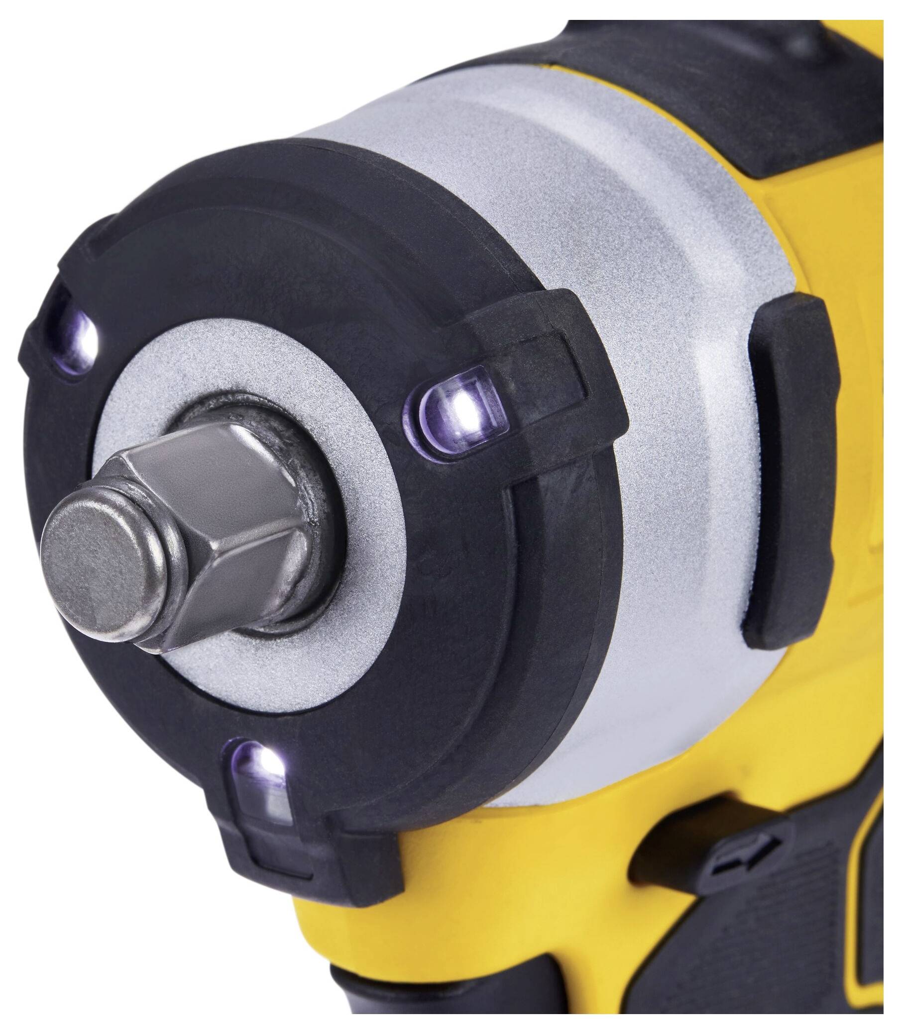 Nahaufnahme eines gelben, elektrischen Schlagschraubers mit silbernem Kopf und LED-Lichtern für besseres Arbeiten in dunklen Bereichen.