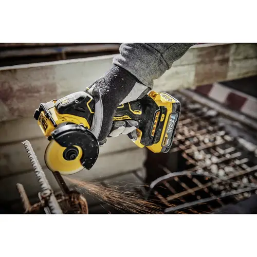 DEWALT Akku-Multimaterialschneider DEWALT Akku-Multimaterialschneider