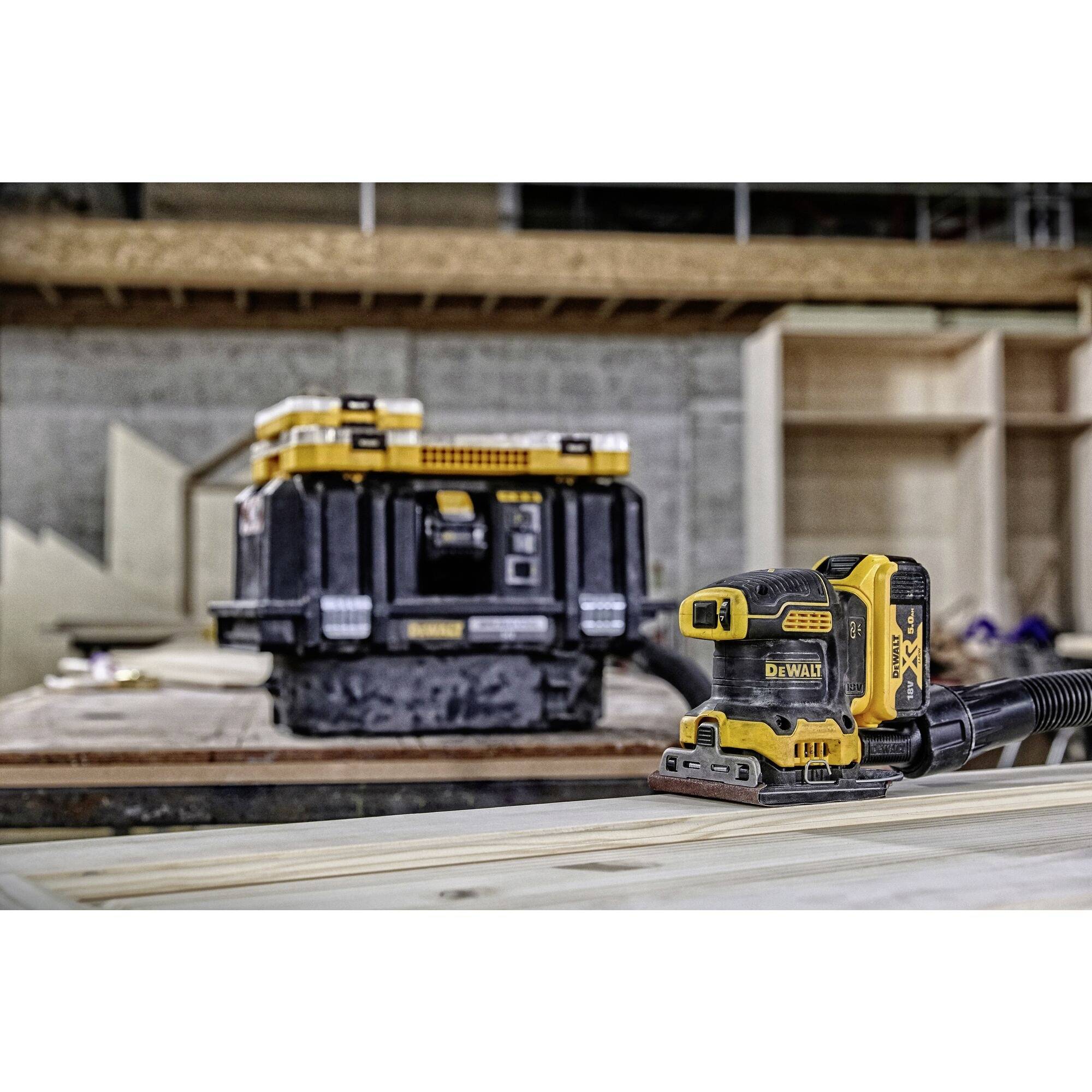 DEWALT DCW200NT-XJ Akku-Vibrationsschleifer