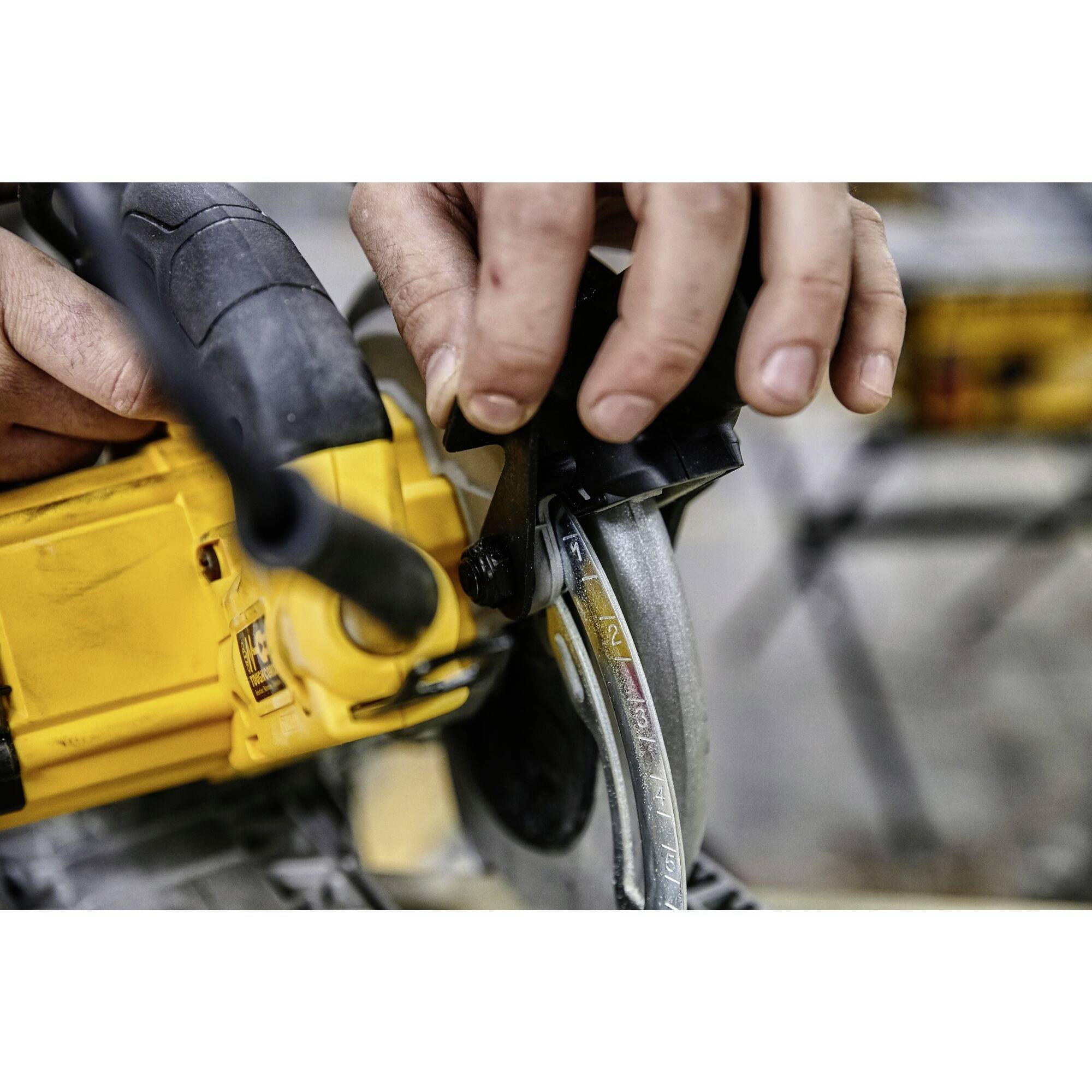 DEWALT DWE576K-QS Handkreissäge