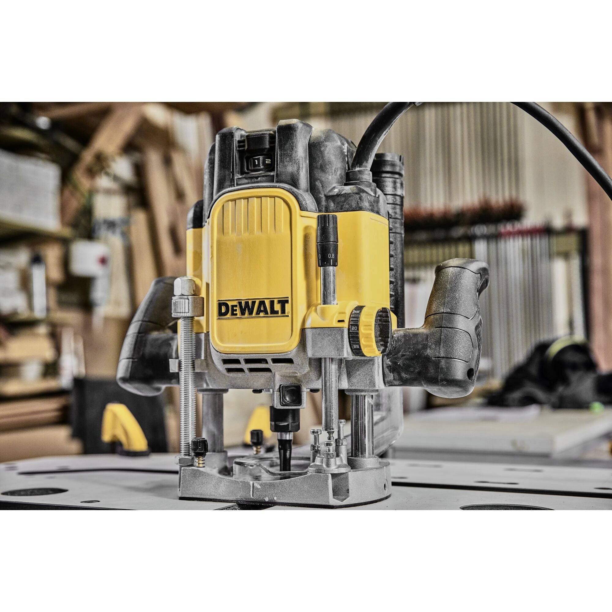 DEWALT Oberfräse DWE625-QS