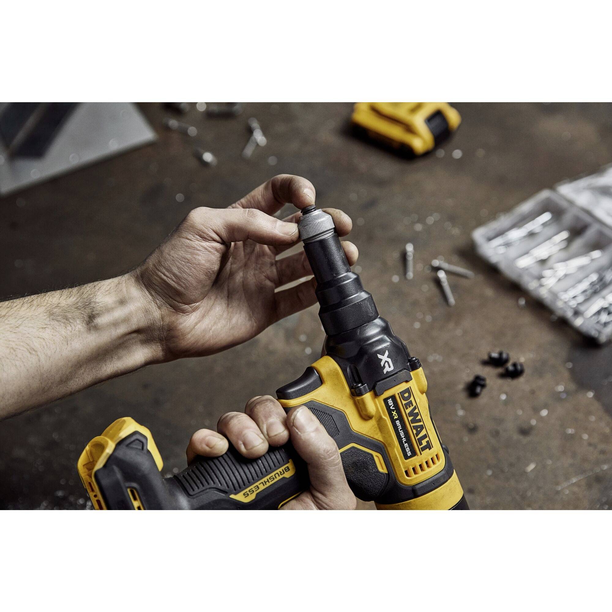 DEWALT DCF403NT-XJ Akku-Nietpistole 18 V ohne Akku