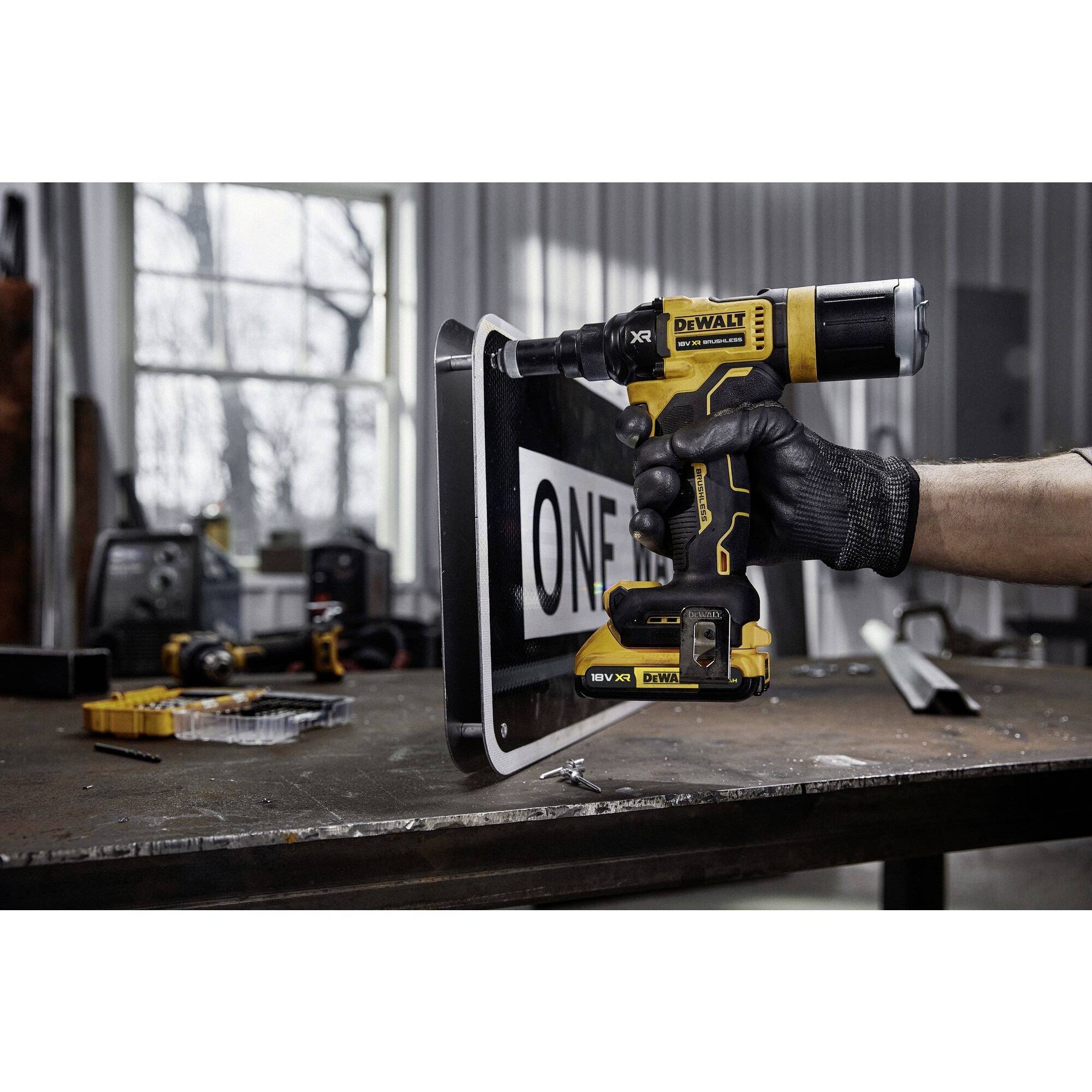 DEWALT DCF403NT-XJ Akku-Nietpistole 18 V ohne Akku