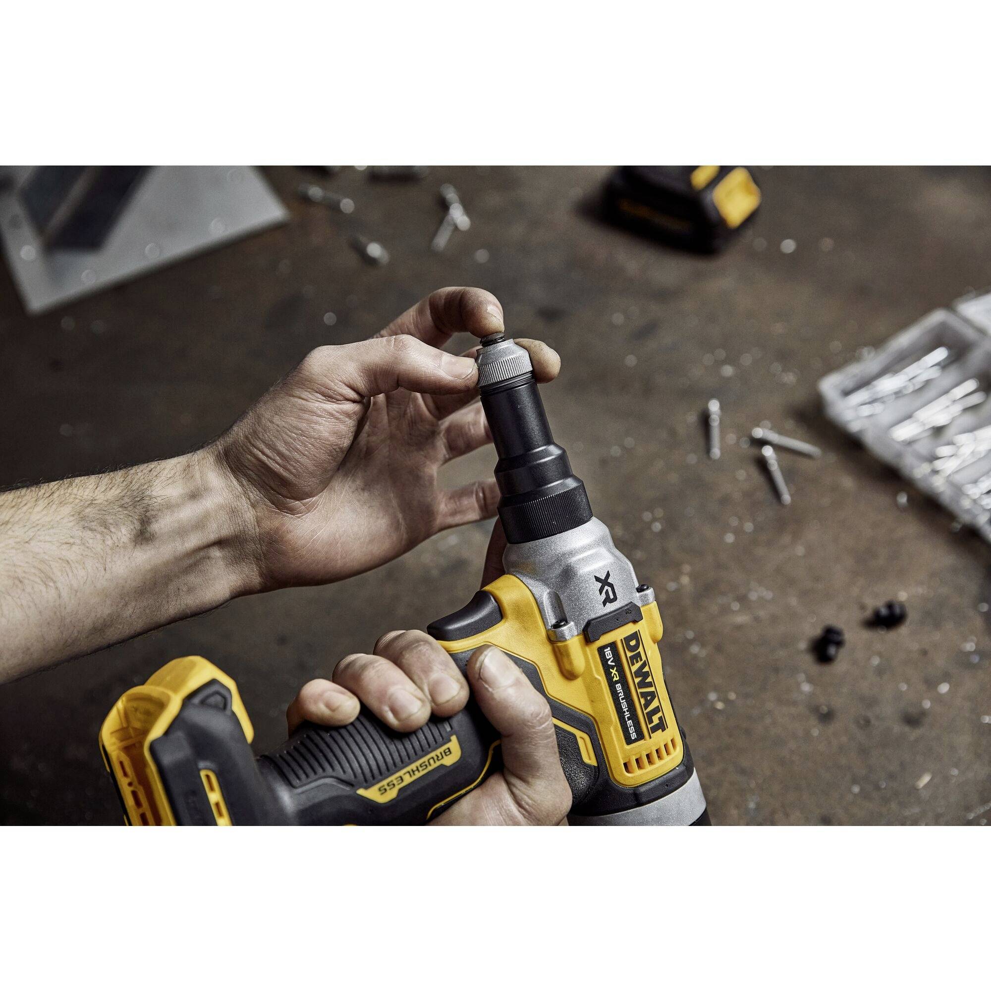 DEWALT DCF414NT-XJ Akku-Nietpistole 18V ohne Akku