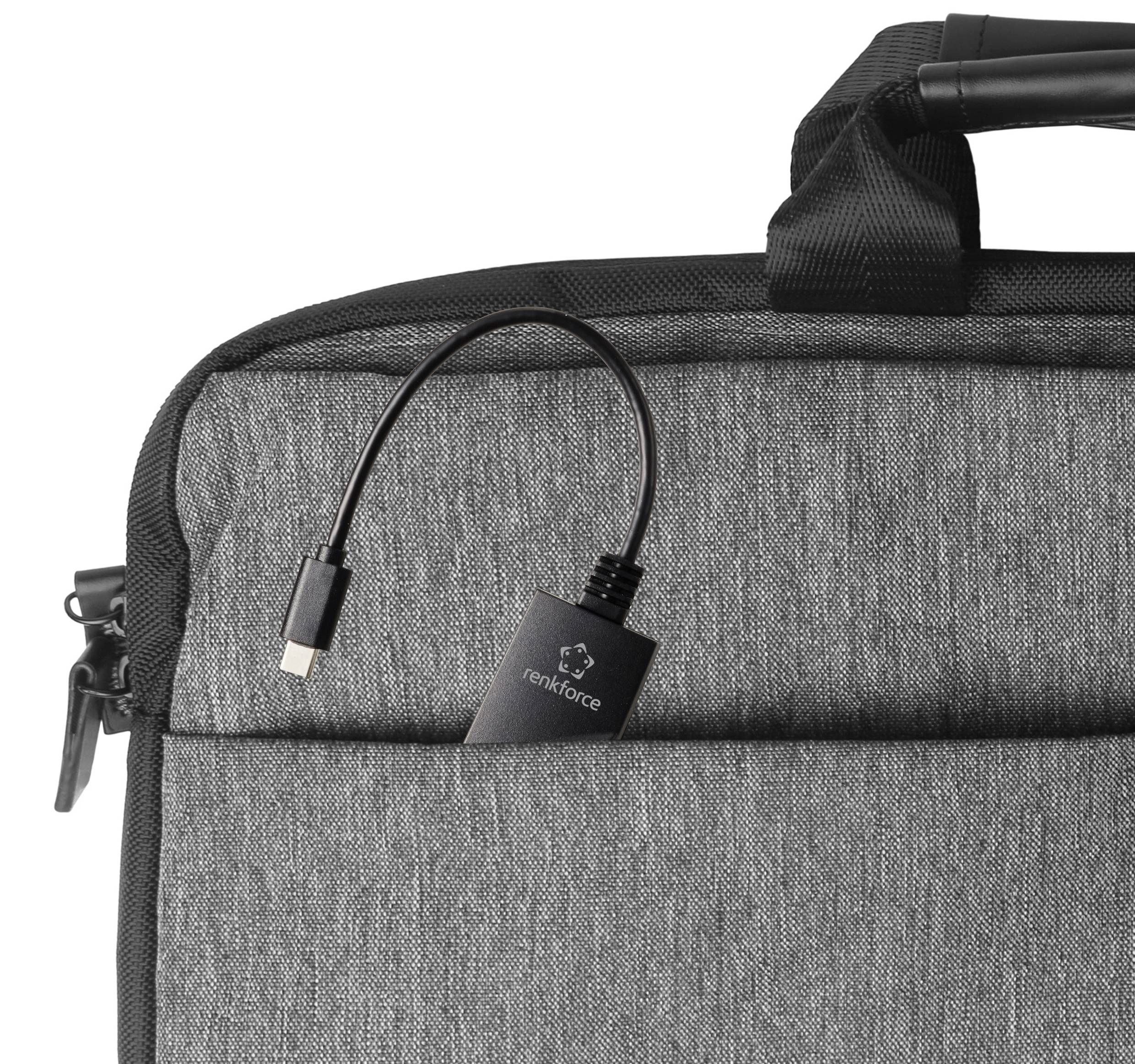 Eine graue Laptop-Tasche mit einem schwarzen USB-C-Kabel, das in eine Tasche gesteckt ist.