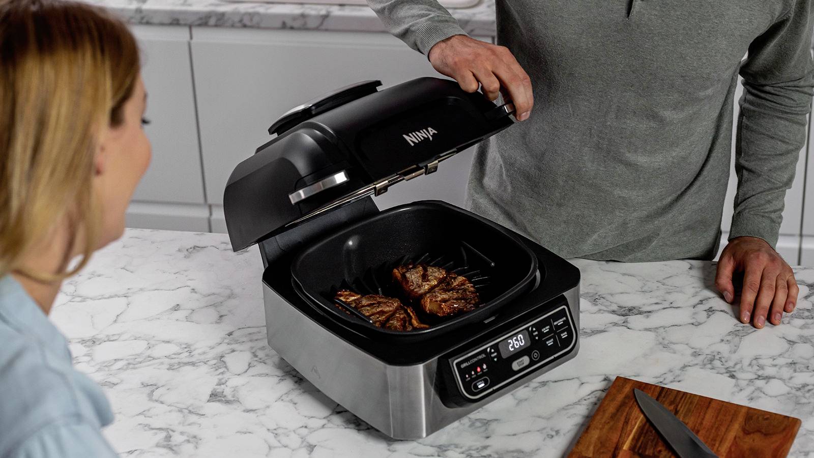 Ninja AG301EU Elektro Grill Heißluft-Funktion Schwarz, Silber (matt)