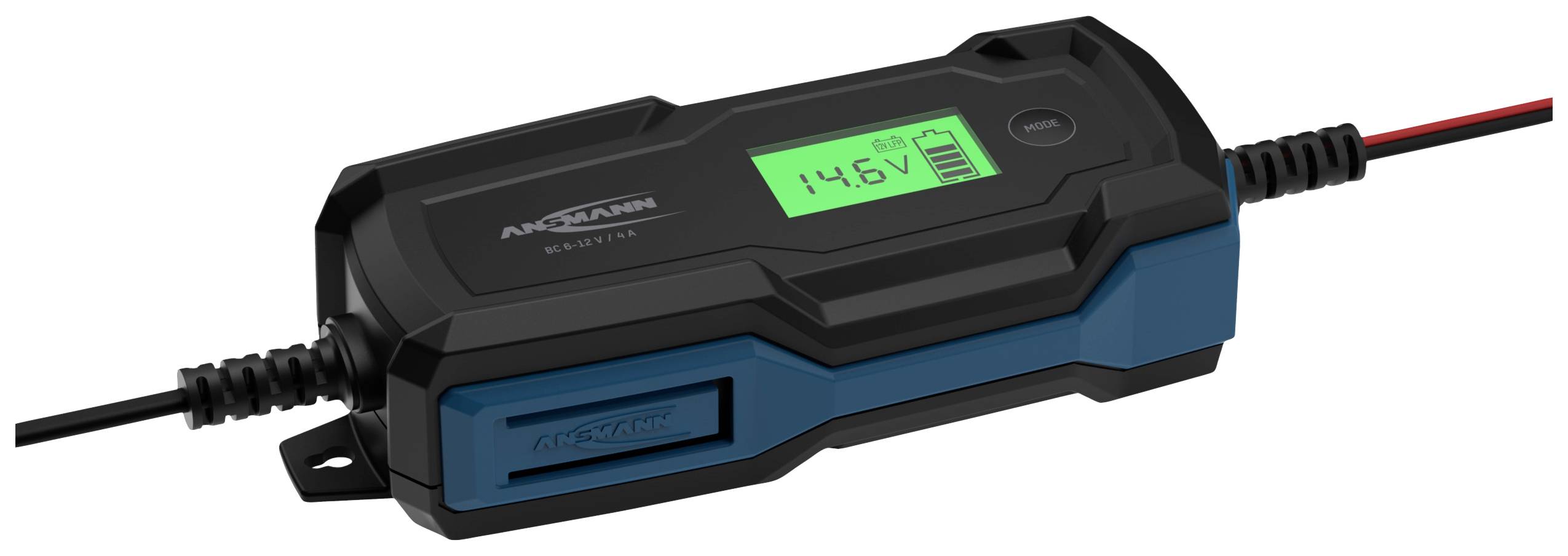 Ein Ladegerät mit digitalem Display, das 14,6 V anzeigt. Links und rechts sind Kabel angeschlossen.