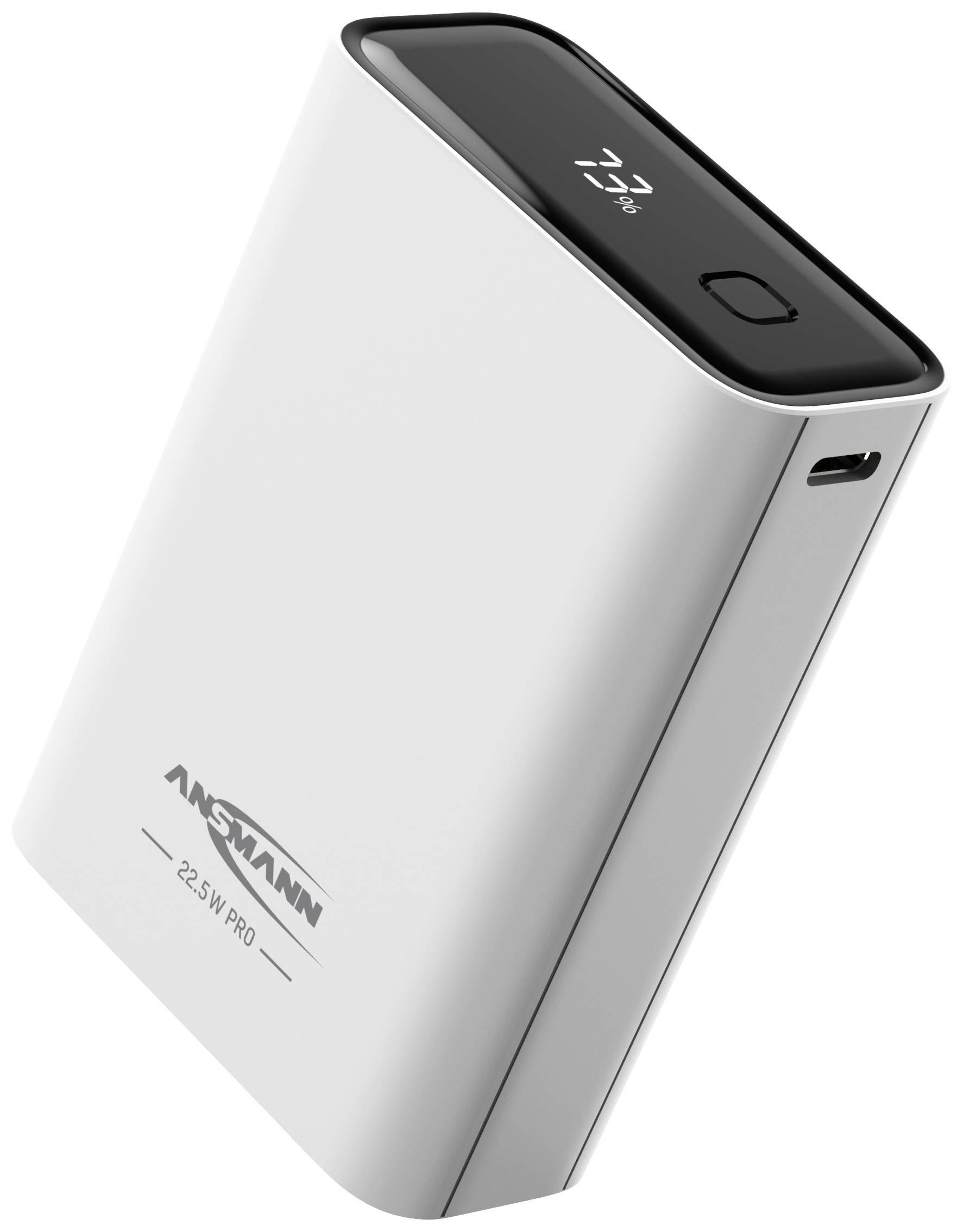 Tragbares Ladegerät in Silber mit USB-Anschluss und digitaler Ladestandsanzeige von 22%. Markenname 'ANSMANN' auf der Vorderseite.