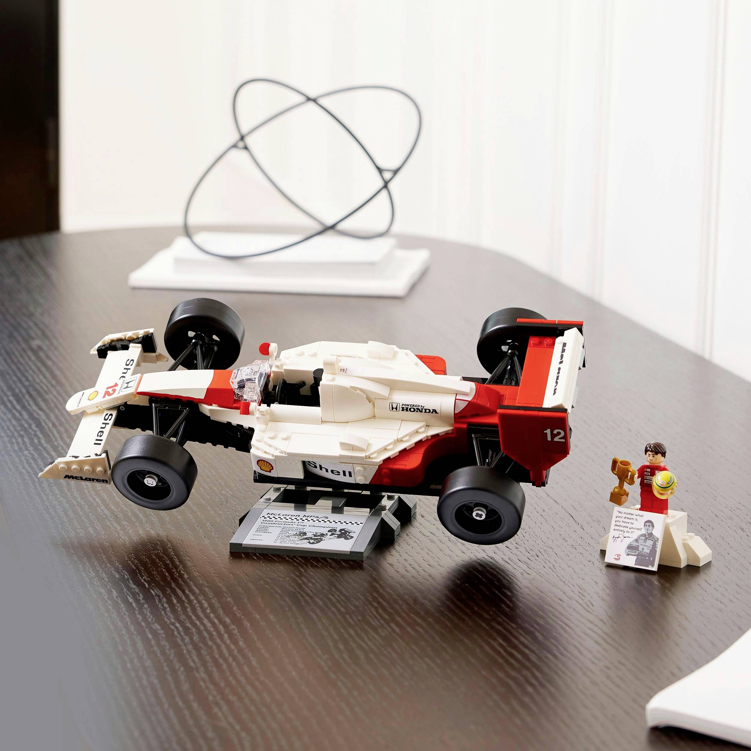 10330 LEGO® ICONS™ McLaren MP4/4 &amp; Ayrton Senna
