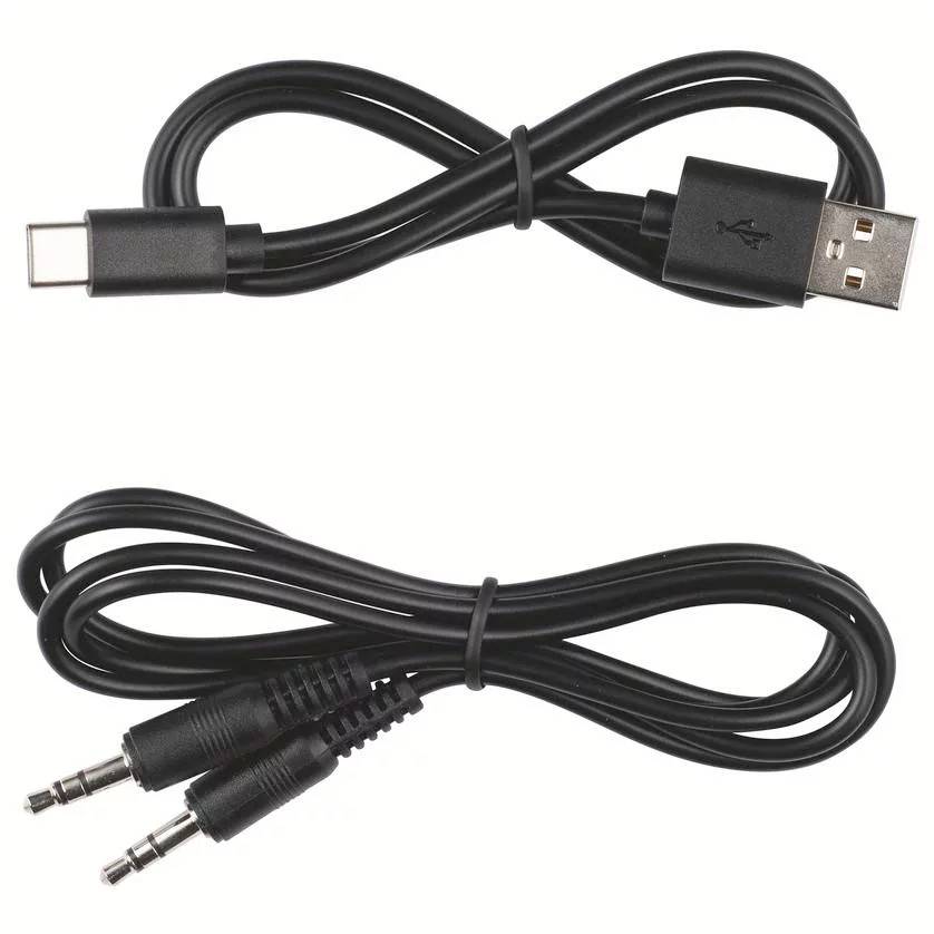 Ein USB-Kabel mit USB-C- und USB-A-Stecker oben; ein Audiokabel mit zwei 3,5-mm-Steckern unten. Beide Kabel sind schwarz.