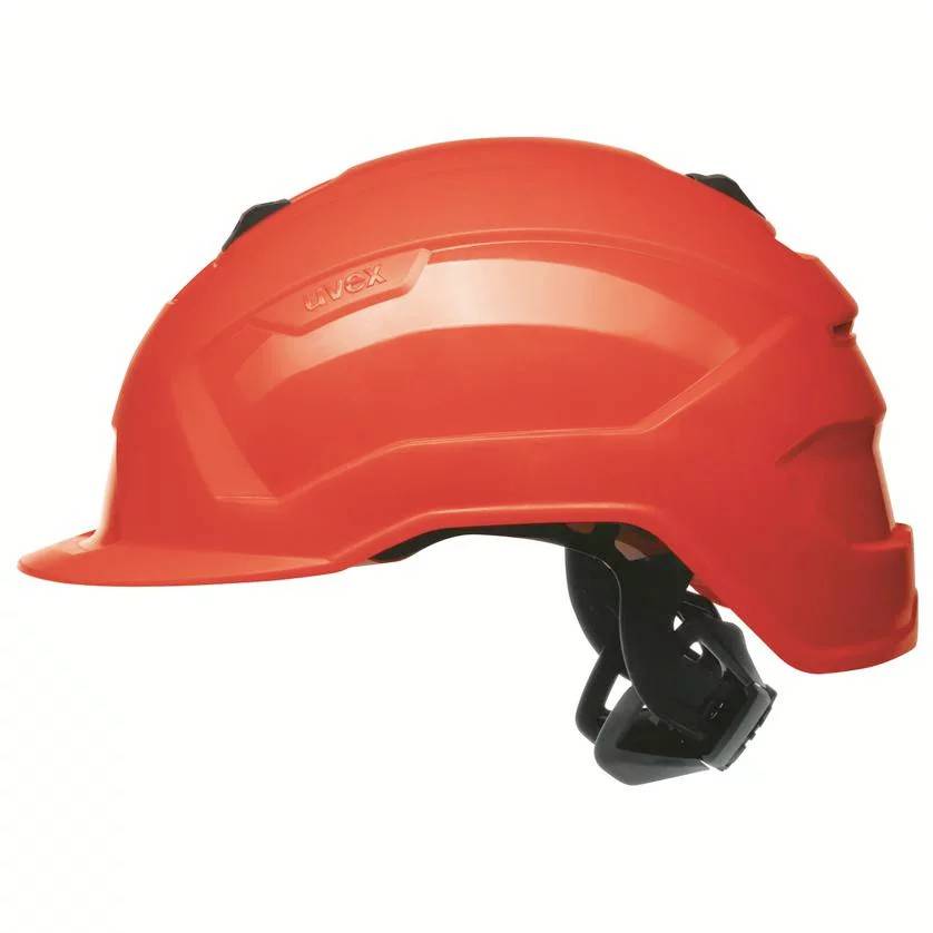Ein roter Schutzhelm mit schwarzer Innenseite und einem verstellbaren Riemen, der für Sicherheitszwecke auf Baustellen verwendet wird.