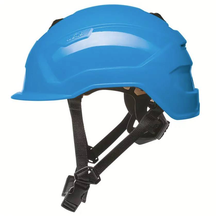 Blauer Schutzhelm mit schwarzen Gurten und Verschluss, seitlich betrachtet.