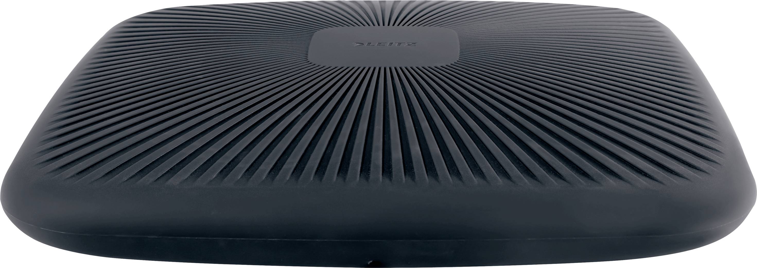 Ein schwarzes, quadratisches Gerät mit abgerundeten Ecken und radialen Linien auf der Oberseite, möglicherweise ein technisches Gerät.