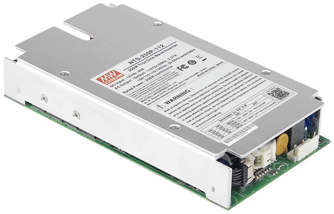 Ein elektronisches Gerät in rechteckiger Form mit einem silbernen Gehäuse und Etikett oben, zeigt technische Spezifikationen und Warnhinweise.