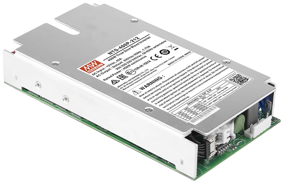 Metallisches elektronisches Gerät; etikettiert mit technischen und Sicherheitsinformationen; dient als Stromversorgung oder Konverter.