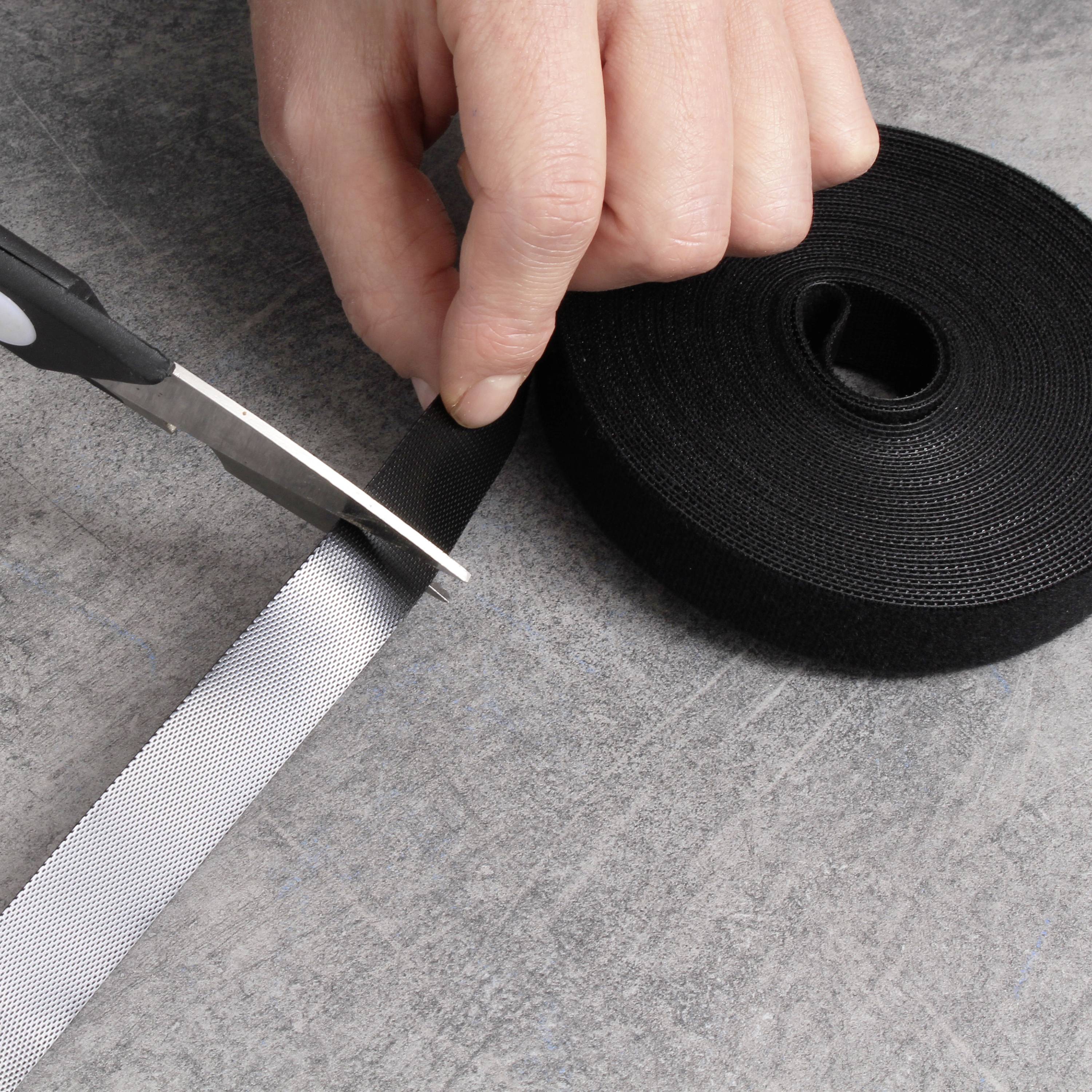 Quadrios 23CA191 Klettband zum Bündeln Haft- und Flauschteil (L x B) 10m x 20mm Schwarz 10m