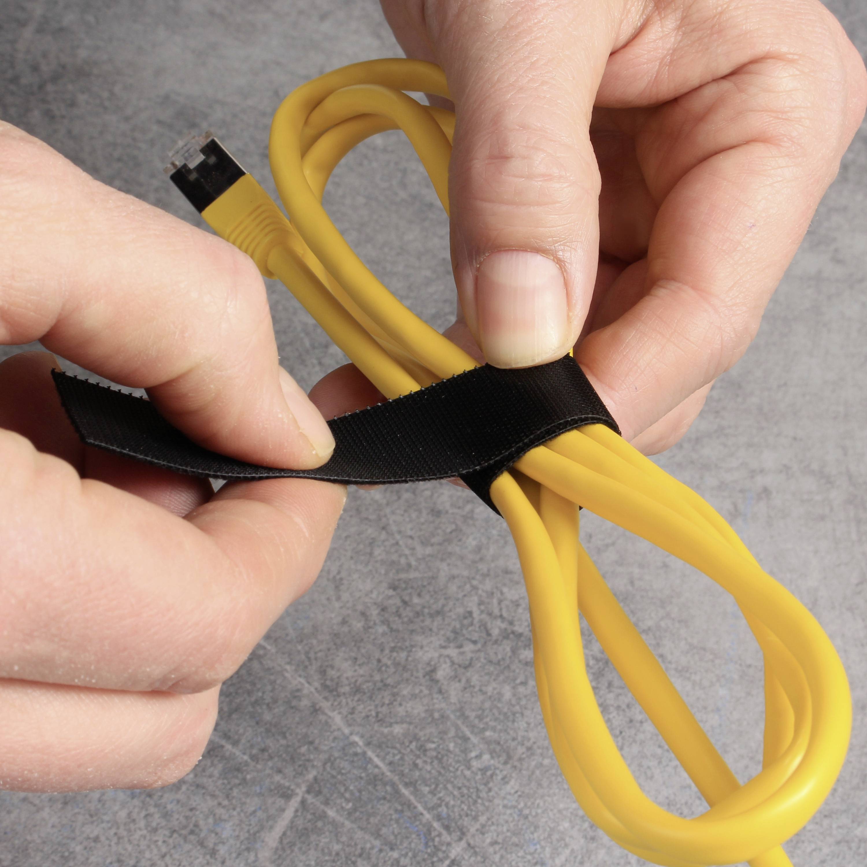 Quadrios 23CA191 Klettband zum Bündeln Haft- und Flauschteil (L x B) 10m x 20mm Schwarz 10m