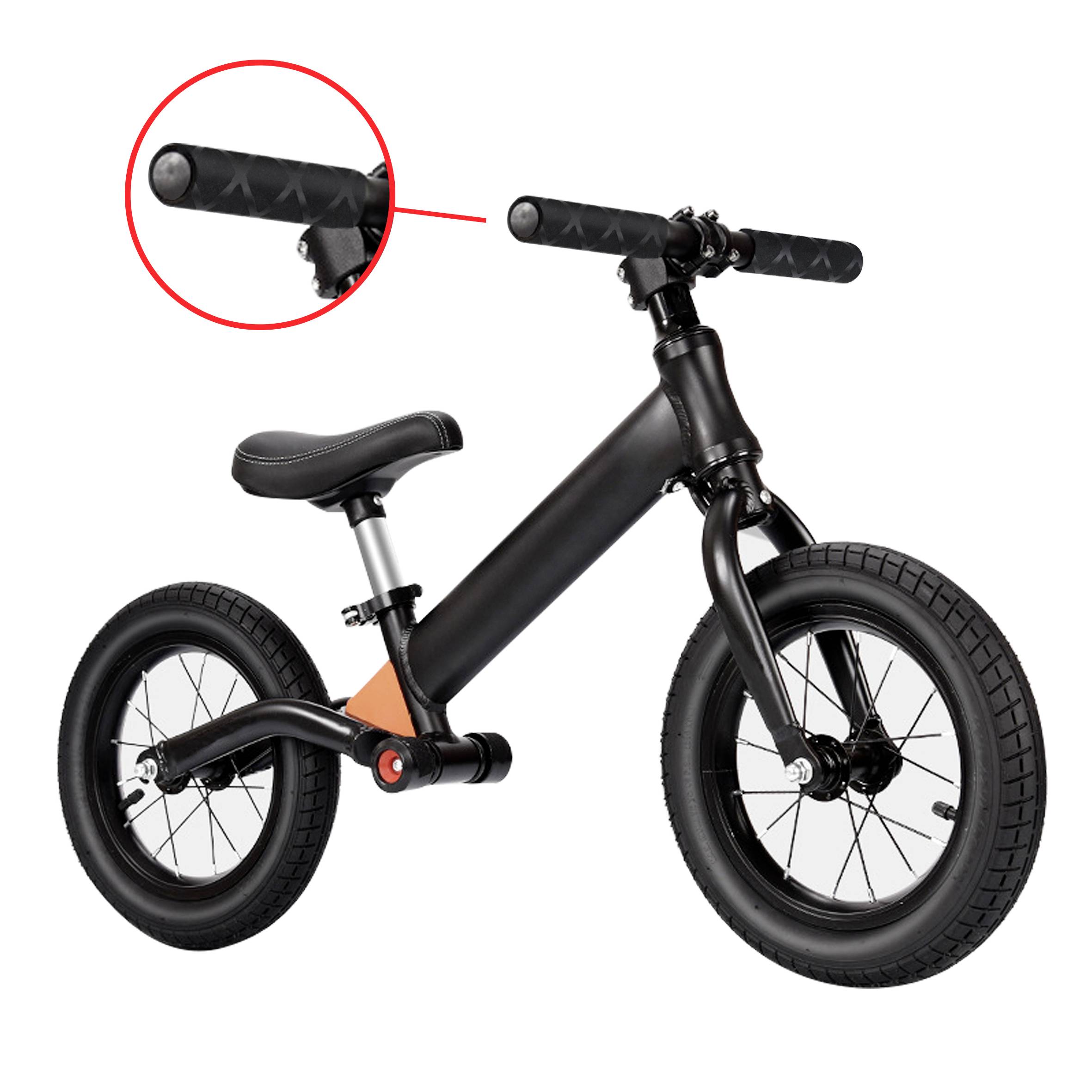 Ein schwarzes Laufrad für Kinder mit rutschfesten Griffen und dicken Reifen wird ausprofilebt. Ein Detailbild zeigt die Griffstruktur.