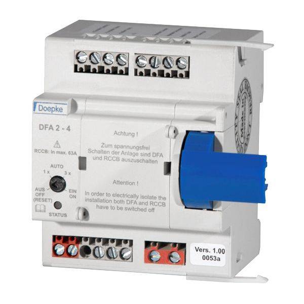 Ein elektrisches Gerät von Doepke, Modell DFA 2-4, mit blauer Drehvorrichtung, diversen Anschlüssen und Warnhinweisen auf der Vorderseite.