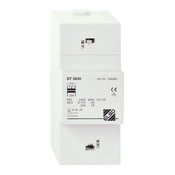 Ein weißer elektrischer Trafo mit der Aufschrift 'ST 3630'. Angaben zur Primär- und Sekundärspannung sind aufgedruckt.