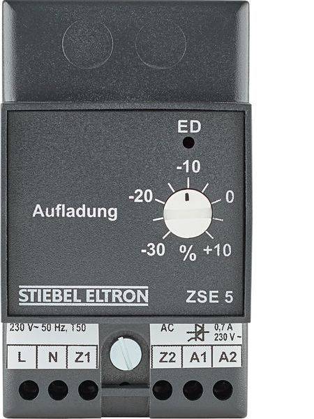 Elektronischer Regler von Stiebel Eltron, Modell ZSE 5, mit Skala von -30 bis +10 und Einstellung 'Aufladung'.