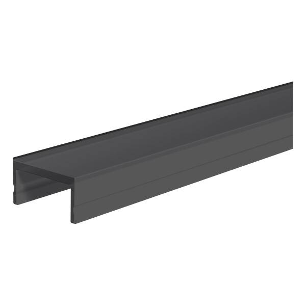 Metallprofil in U-Form, dunkelgrau, verwendet für Bau- oder Montagezwecke.