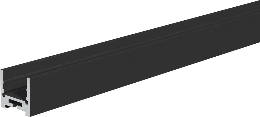 Schwarzes Aluminiumprofil oder Trimmleiste in Perspektive auf weißem Hintergrund, mit sichtbarer silberner Innenkante am offenen Ende.