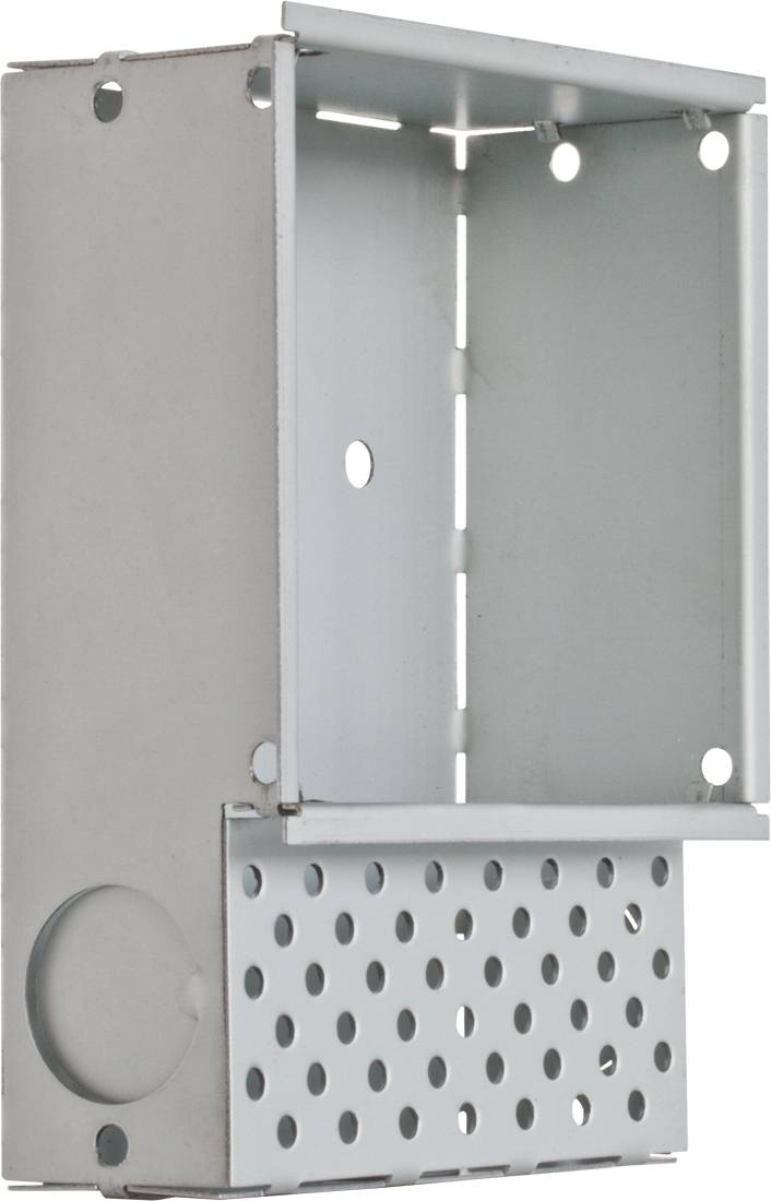 Graue Metallschaltschrank mit perforiertem Bodenpaneel und Befestigungslöchern, dargestellt auf weißem Hintergrund.