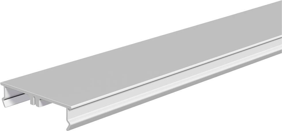 3D-Rendering einer langen grauen Metallleiste oder Profilschiene mit einer vertieften Nut und hakenförmiger Kante, perspektivisch auf weißem Hintergrund dargestellt.