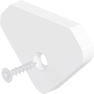 Weißer Kunststoff-Wanddübel mit einer teilweise durch das Mittelloch eingeführten Schraube, dargestellt isoliert auf weißem Hintergrund.