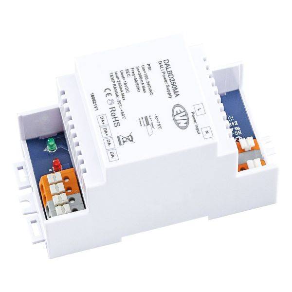 Ein weißes, rechteckiges elektrisches Gerät mit Anschlussklemmen an den Seiten, geeignet für DIN-Schienenmontage, zeigt Spezifikationen auf der Oberseite.