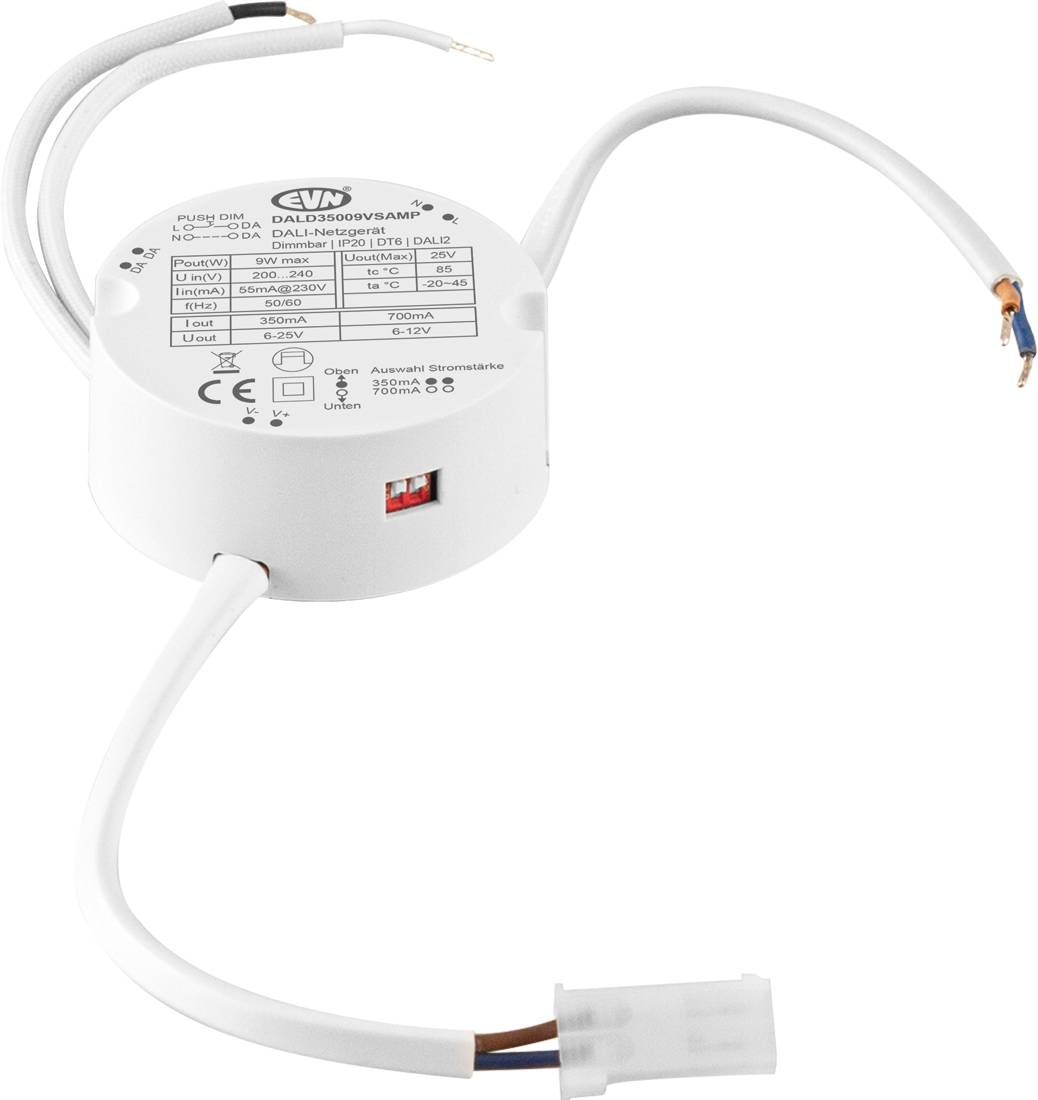 Weißes EVN DALI LED-Treibermodul mit angeschlossenen Kabeln und einem kleinen Stecker, isoliert auf weißem Hintergrund dargestellt.