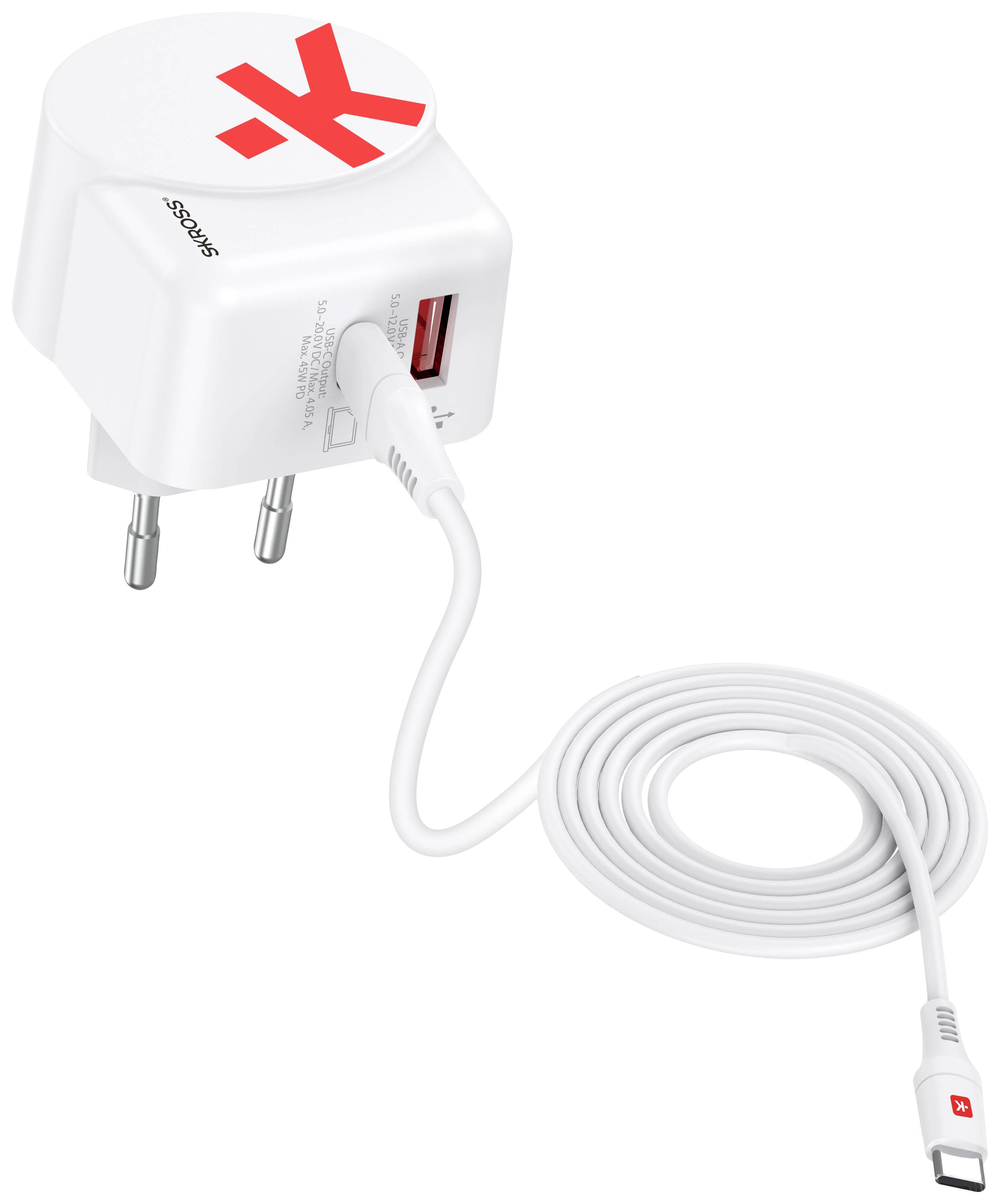 Ein weißes Ladegerät mit zwei Steckern und einem USB-Kabel ist abgebildet. Es hat ein rotes Logo oben drauf.