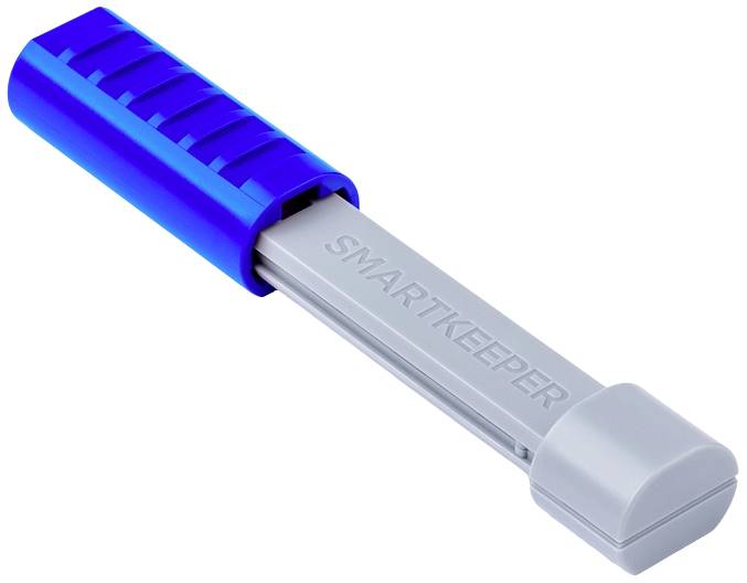 Ein blau-grauer USB-Schutzstecker mit 