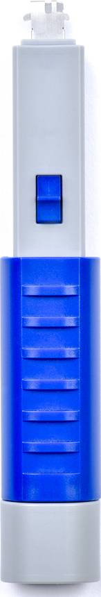 Blauer Insulinpen mit silbernen Akzenten, vertikal abgebildet.