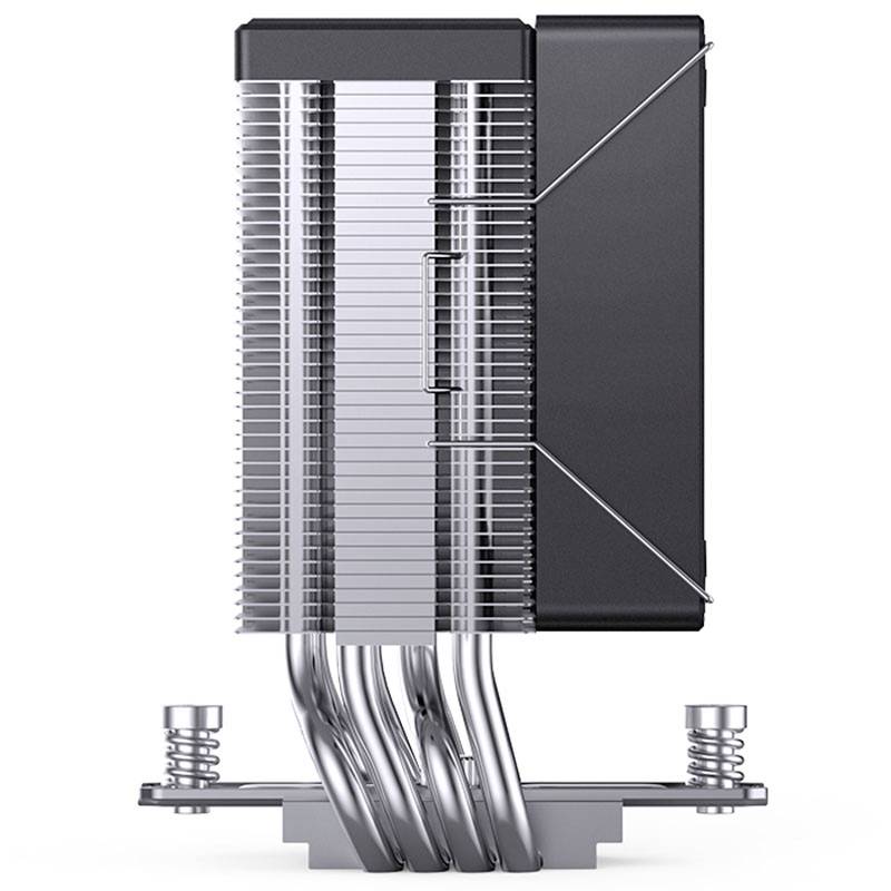 Ein CPU-Kühler mit mehreren silbernen Kühlrippen und vier Heatpipes aus Metall auf einer stabilen Basis.