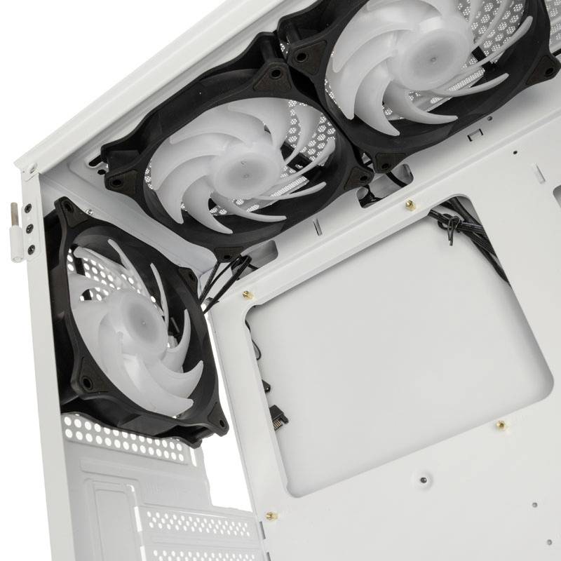Ein Blick auf das Innere eines Computergehäuses mit drei installierten, weißen Lüftern. Das Gehäuse ist teilweise leer.