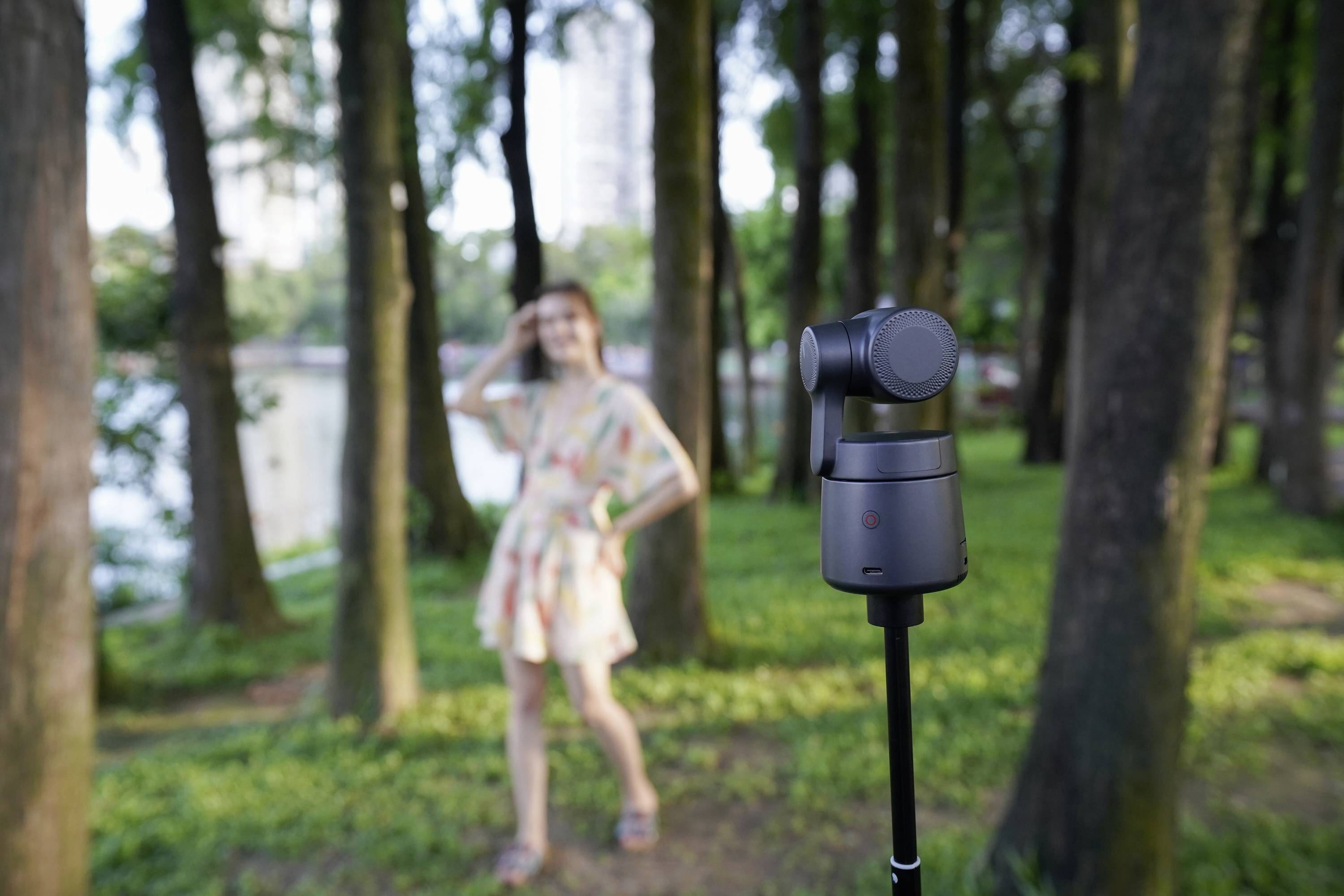 Obsbot Tail Air 4K-Webcam 3840 x 2160 Pixel Gestensteuerung, Schnelles Auto-Tracking per AI