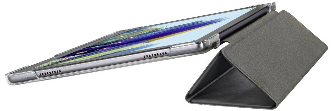 Ein Tablet mit eingeschaltetem Bildschirm liegt auf einer zusammengeklappten Schutzhülle, die als Ständer dient. Bildschirm zeigt bunte Grafik.