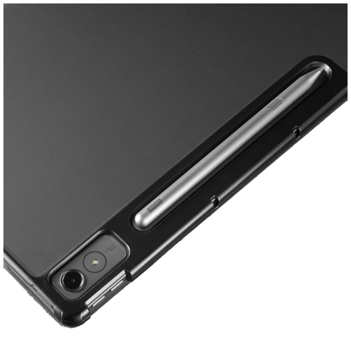 Ein Tablet mit schwarzer Schutzhülle und integrierter Halterung für einen Stylus-Stift, in einer diagonalen Ansicht von oben.