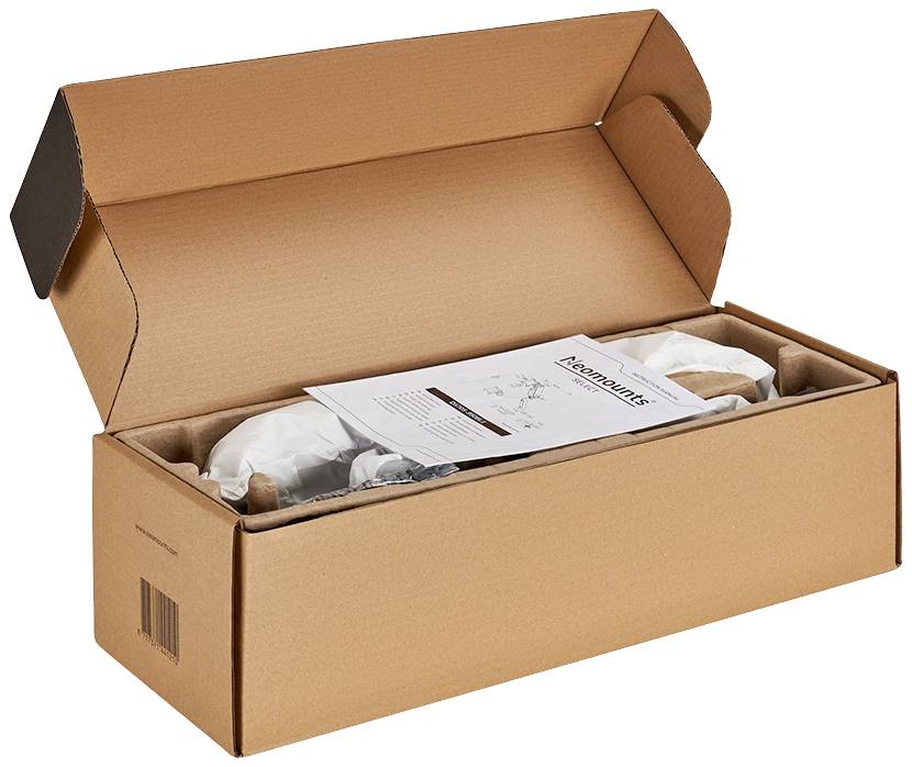 Geöffneter Karton mit verpacktem Inhalt und einem eingelegten Zettel, auf dem Text zu erkennen ist.