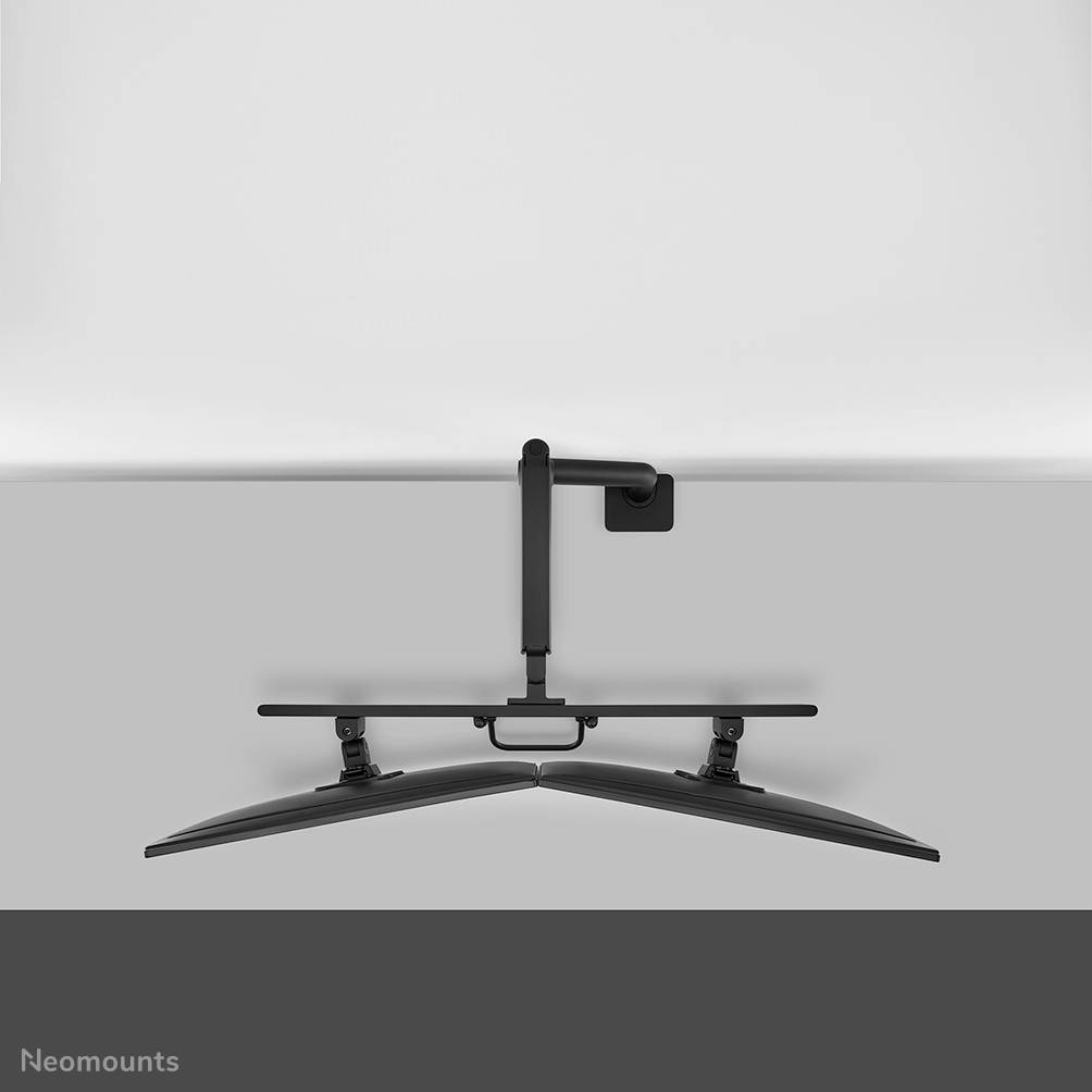 Wandhalterung für zwei Monitore mit verstellbarem Arm, montiert an einer Wand, zeigt flexible Positionierung auf Schreibtisch.