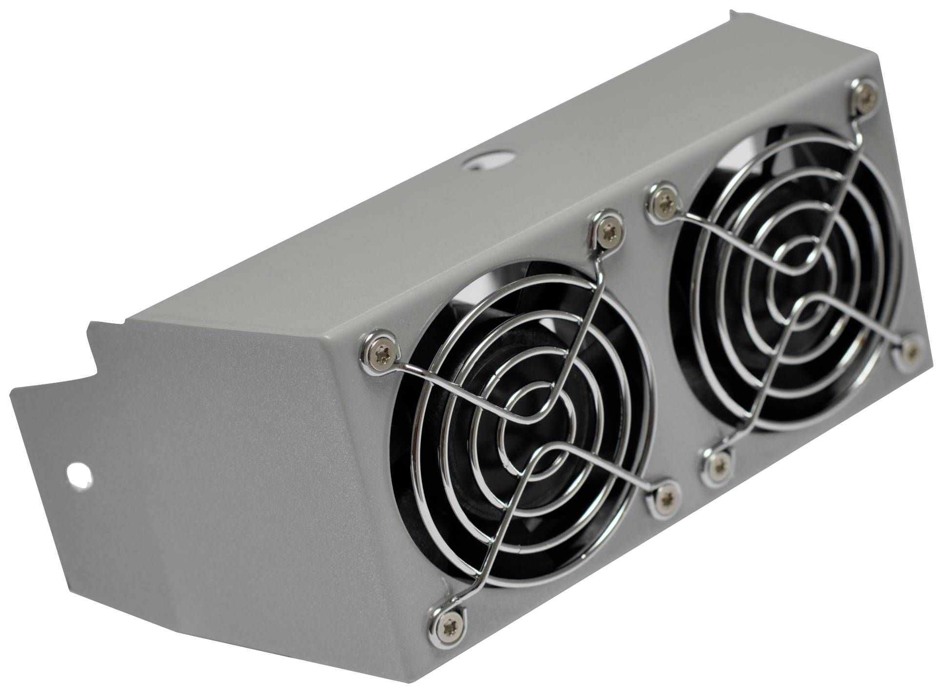 Ein rechteckiger Computer-Lüfter mit zwei kreisförmigen Lüftungsgittern, befestigt an einem grauen Metallgehäuse.