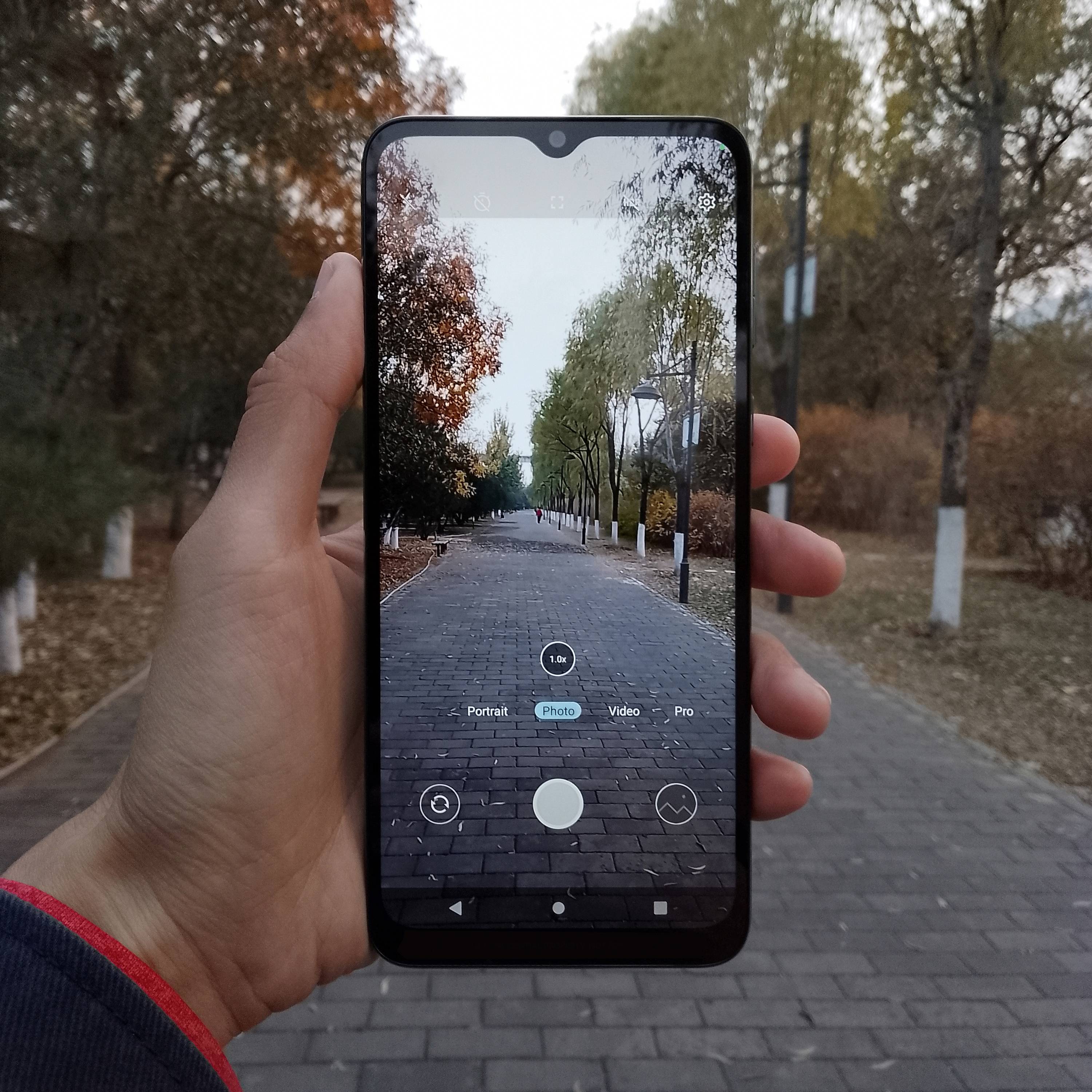 Motorola E13, 128GB + 8GB Smartphone 128GB 16.6cm (6.52 Zoll) Schwarz Android™ 13 Dual-SIM