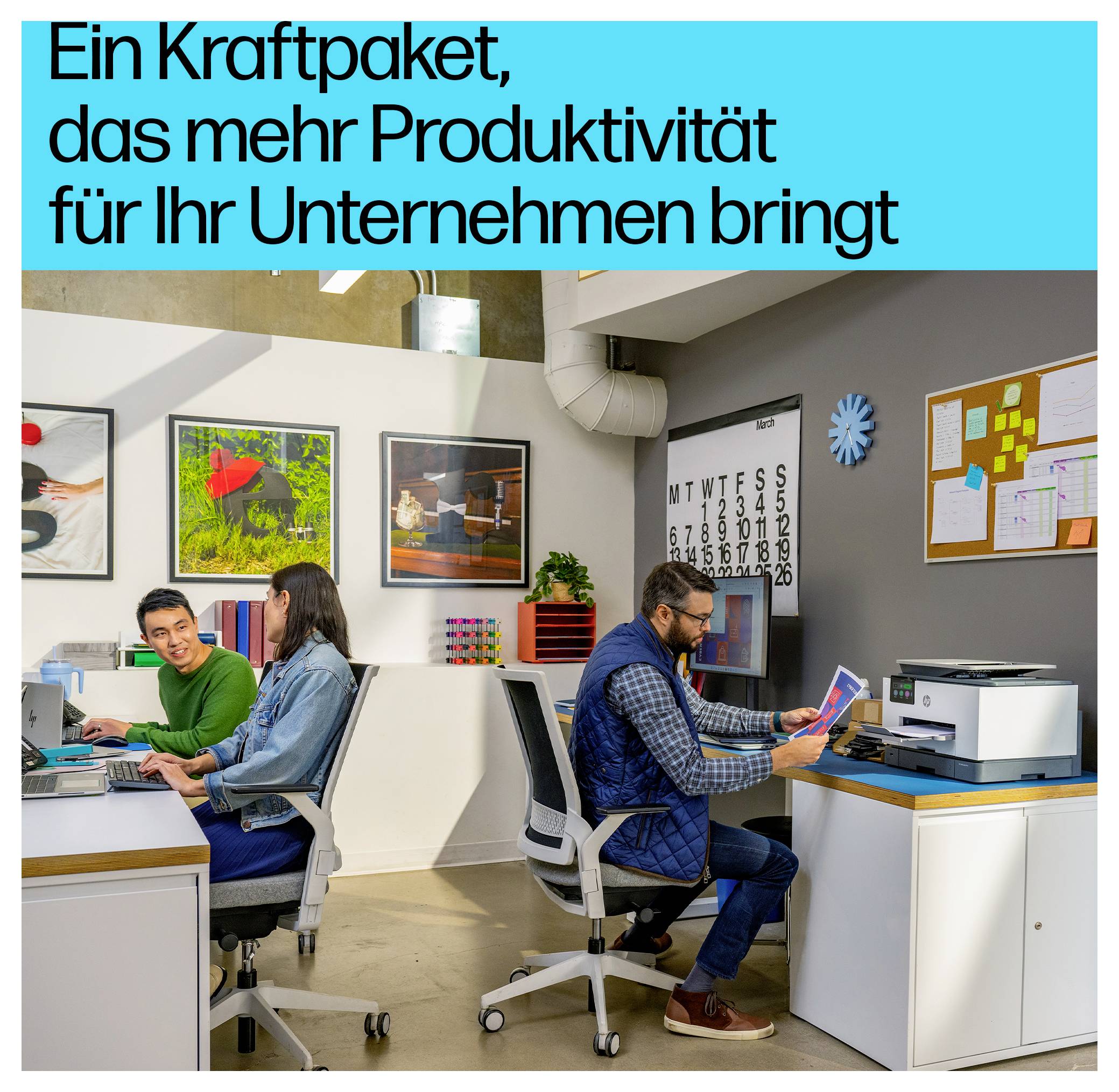 Ein Kraftpaket, das mehr Produktivität für Ihr Unternehmen bringtMitarbeiter nutzen Computer und einen Drucker.